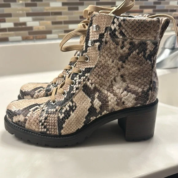 Vince Camuto, snake skin print leather combat boot size 9 - Picture 2 of 7